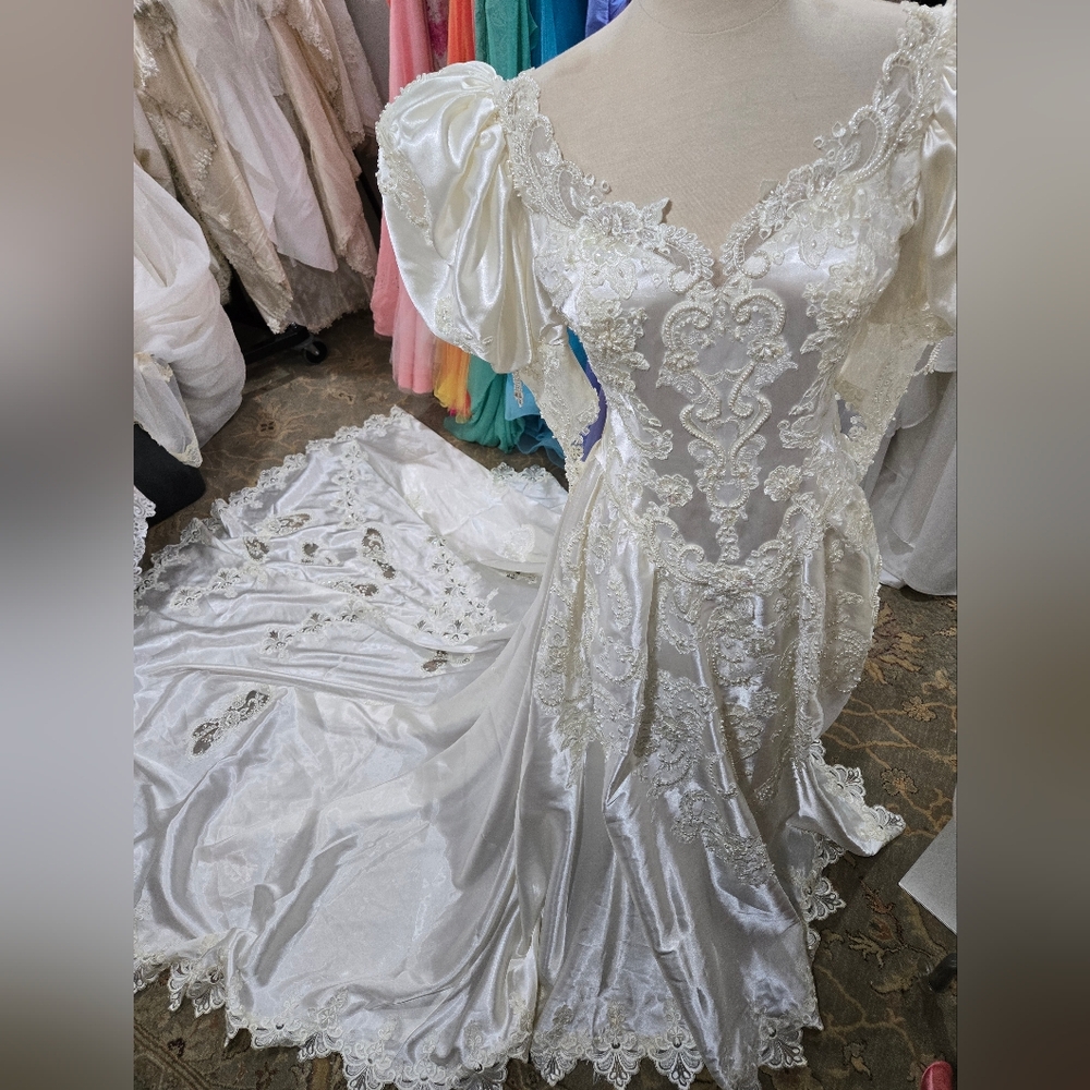 GORGEOUS Vintage Ivory Satin Wedding Dress with Lace Details